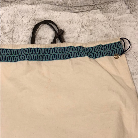 Tory Burch McGraw Tote Silver Maple - Picture 14 of 14